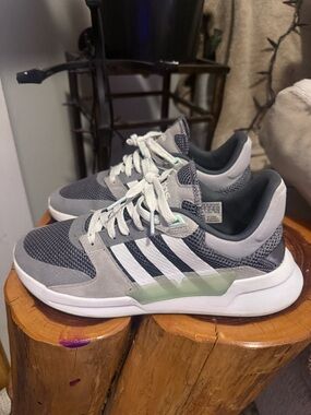 adidas Men's  Run 90s Grey and White Athletic Sneakers with Mint Accent! LikeNew